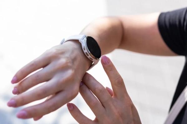 
Relojes inteligentes y sustancias químicas eternas: los aparatos de moda presentan riesgos para la salud