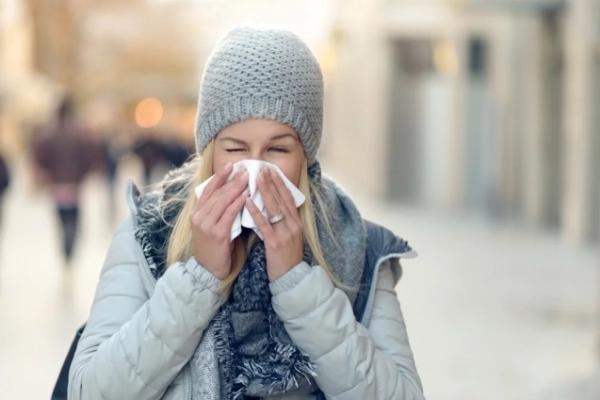 
          Reacción al tiempo. La doctora Manina explica por qué las alergias empeoran en invierno    