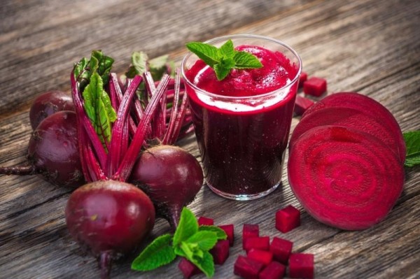 El té verde, el jugo de remolacha y el jugo de tomate ayudan a mejorar la función cardíaca