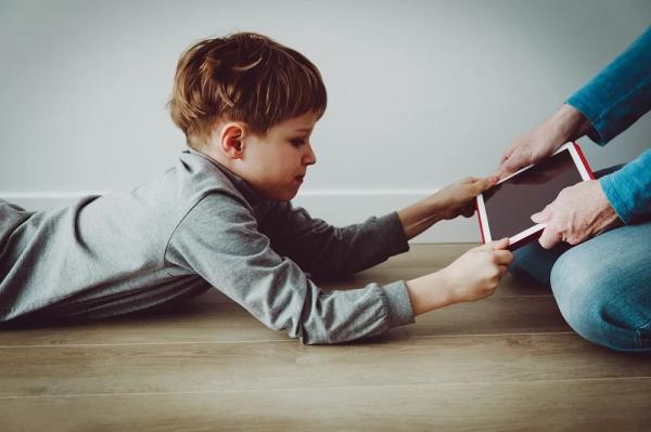 
        Sin tablet. La psicóloga Guerásimova reveló cómo distraer a los niños de los dispositivos    